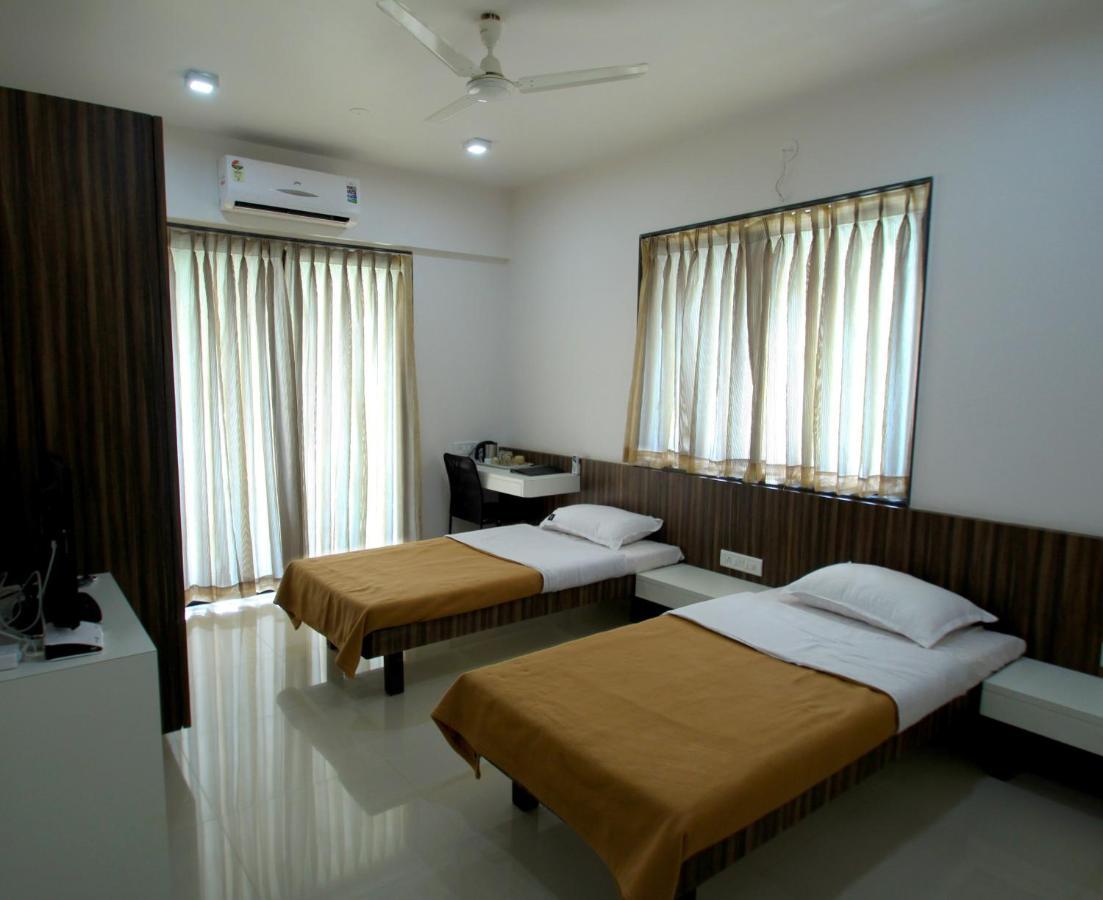 Aashiyana Inn Нашик Екстериор снимка